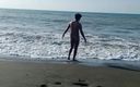Rent A Gay Productions: Hete Aziatische tienerjongen komt klaar op het strand