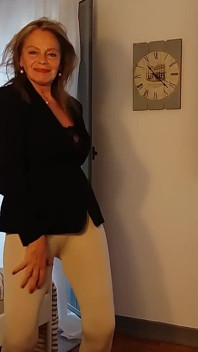 La Nonna Indossa Leggings Attillati!