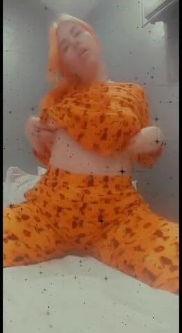 Lolafuccbunny: Pajama twerk neckt OHNE AUDIO
