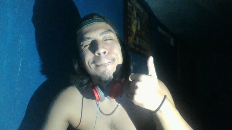 AlexAlejandro13: Aqui seu papai nu bombeando leite