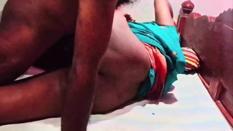 Puja bhabhi hot: Deshi Bhabhi Ki Palangtod Chudai