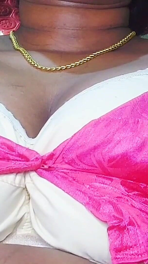 Desi Mohini: La sorellastra ha offerto sesso al fratellastro che è diventato felice
