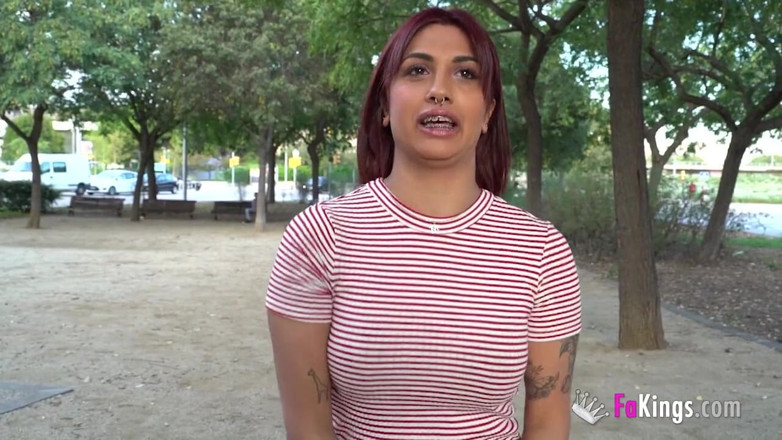 FAKings: Elle en veut de plus en plus ! Valeria se chevauche...