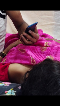 Ex-namorado de repente chegou em casa um dia quando eu dedilhado e fiz sexo com ela quando seu marido não estava em casa.