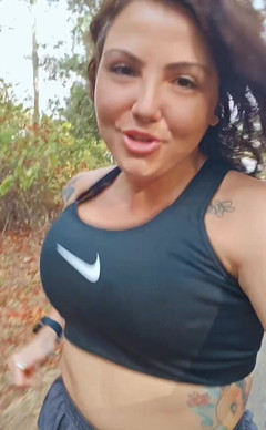 CoyWilder: Nevěděla jsem, že dobré ráno tak hlasitě plácají!