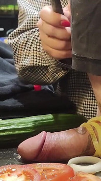 MİA. Mutfakta aşırı yarak ve üretral işkence! Yarak pişirme 2. Bölüm 3/3. Dolu.