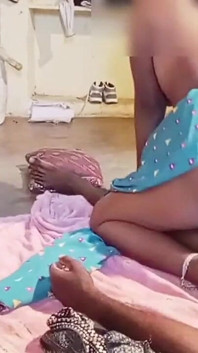 Tante seksi india lagi asik ngentot kontol besar dan ngentot kontol besar temannya sendiri