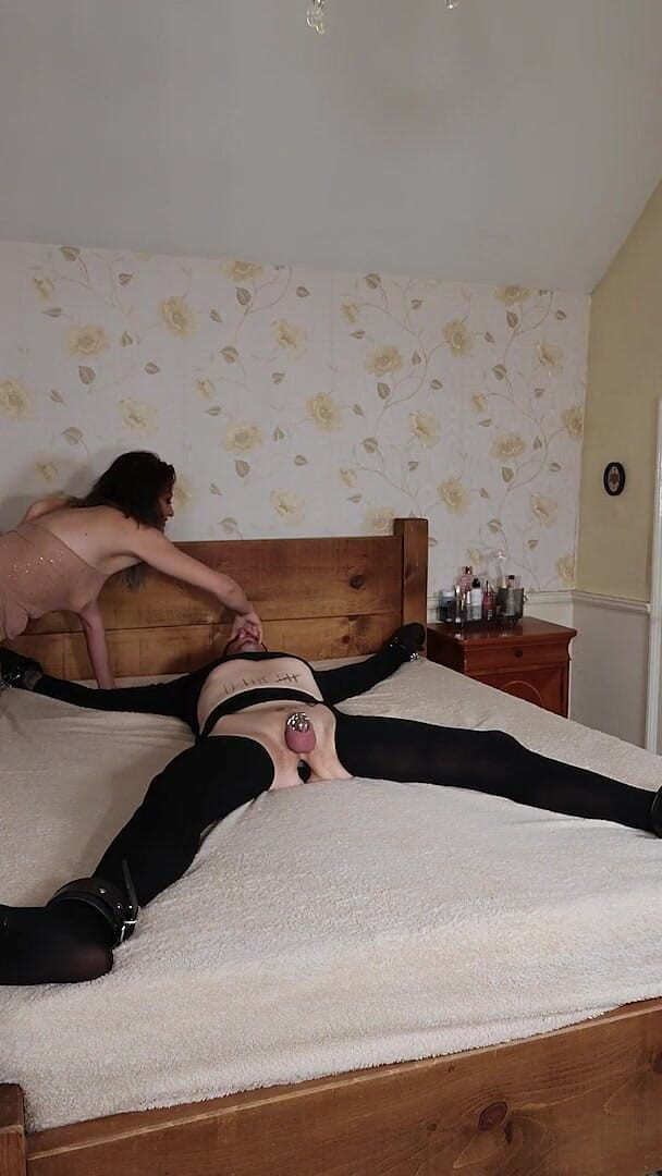 Training Zero: Femdom Facesitting Orgasm Marathon