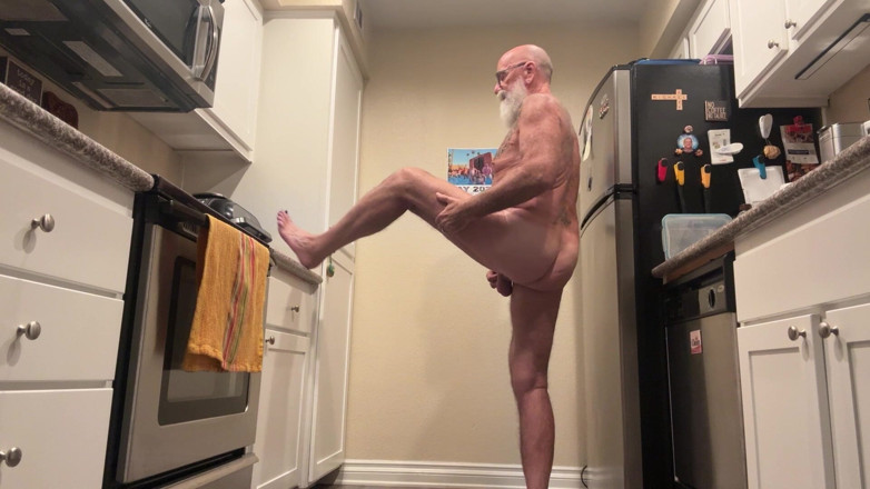 feedmedick: Naked in the Kitchen