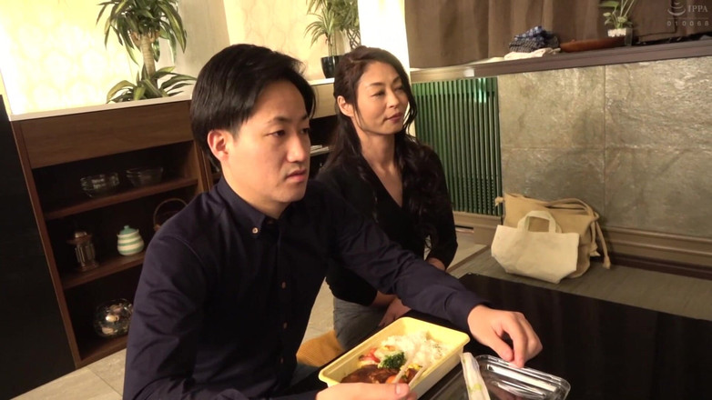 Vulture: 복종하는 동안 무릎을 꿇고 섹스를 구걸하다