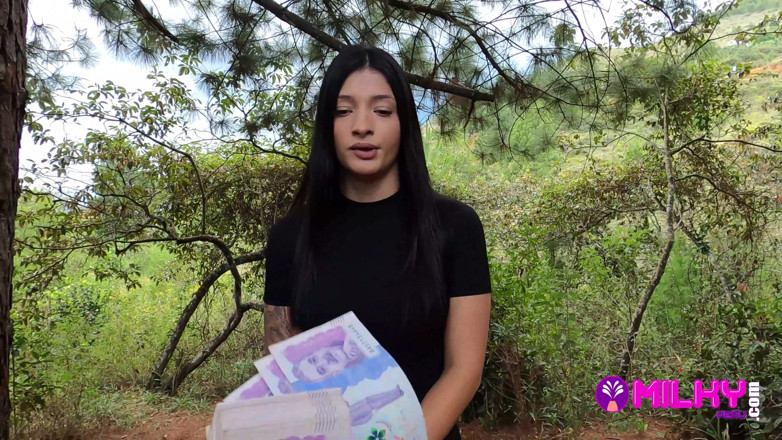 Milky Peru: Offrire denaro a una ragazza sexy nella foresta in cambio...