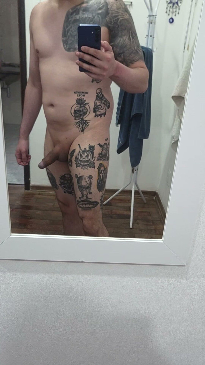 Lkdick8: Chubby Shows off His Tattoos