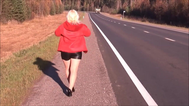 Nylon-Heels: La mia passeggiata in pantaloncini di pelle