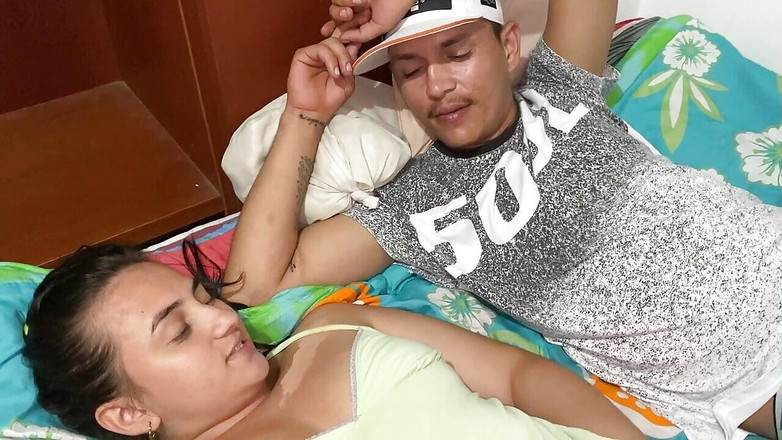 Joraul: 我太害怕独自一人了，我告诉我的继兄弟让我和他一起，最后我们做爱了