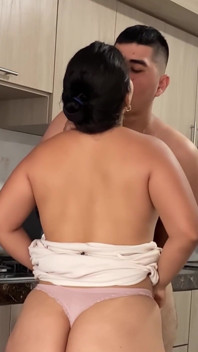 A Beautiful Amateur Couple Shares Kitchen and Have Delicious Morning Sex