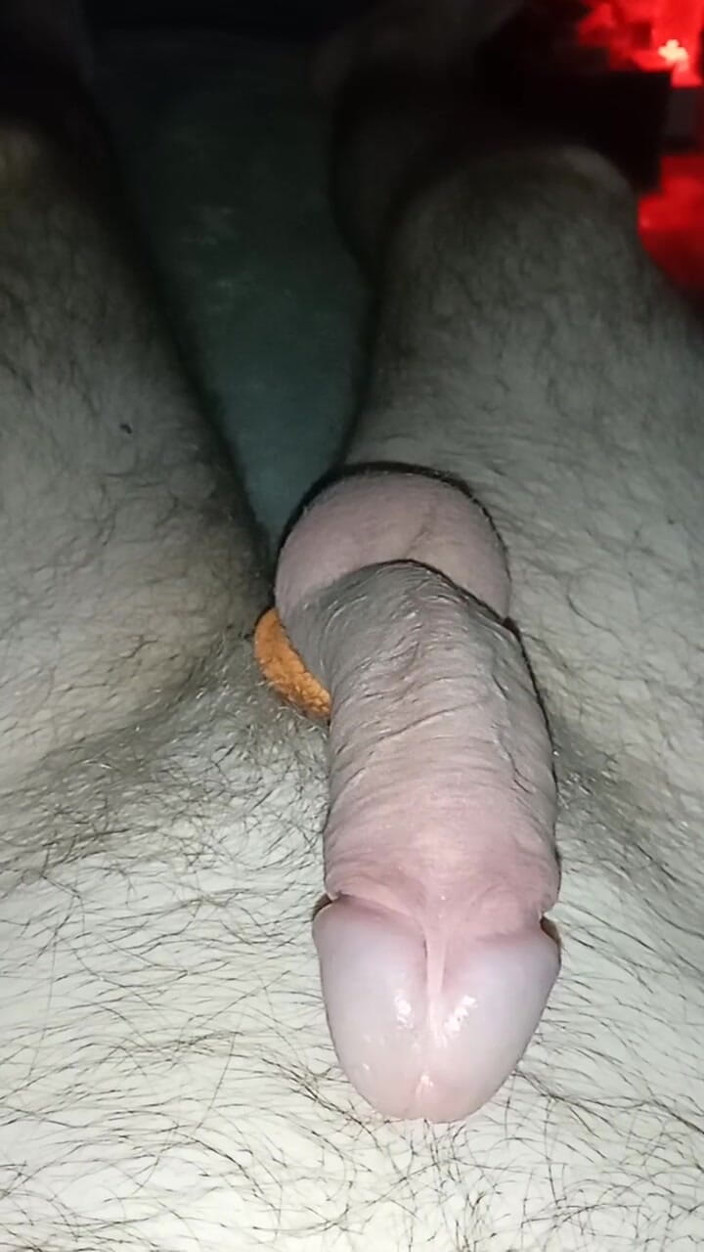 cut3p3tit3: Nadržený penis kape pre sperma