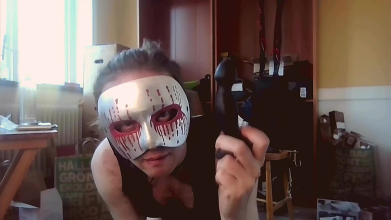 Oznob Oznofla: Sissyboy zeigt seine sammlung von sexspielzeug