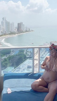 Geile schwangere frau wird auf dem balkon hart gefickt