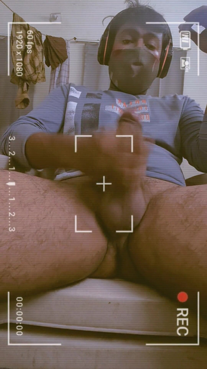 Joystoy: 印度大学生套弄他的鸡巴直到高潮