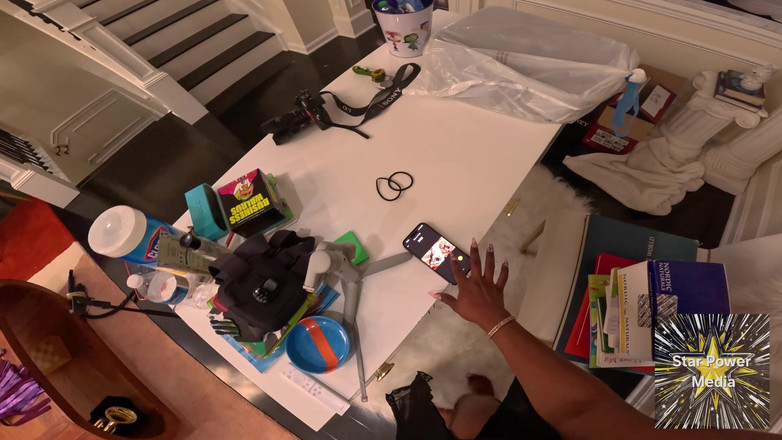 Star Power Media: 黄金女神释放惩罚omgiana渴望的底部