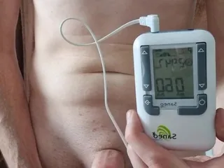 Jonge homo enorme 13mm pik en e-stim met cumshot deel 4