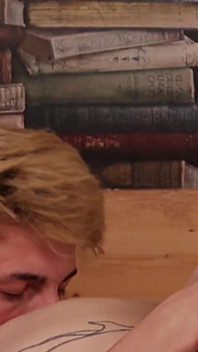 Trzech facetów soczyście rucha ciasny tyłek Twink