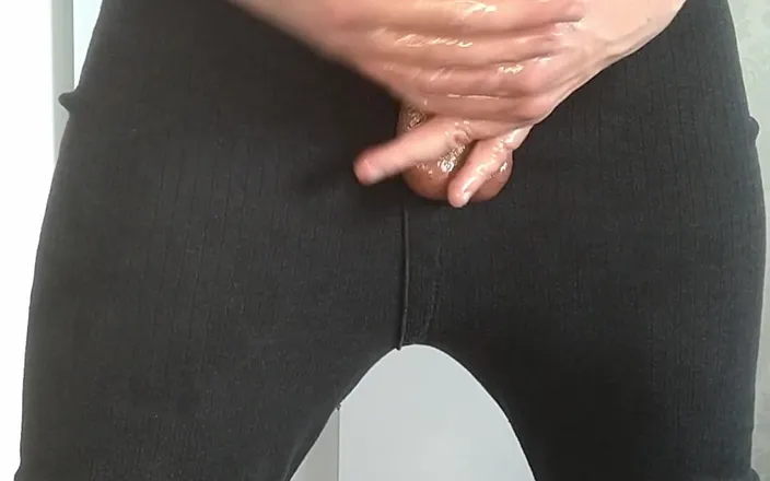 Ryan Roosevelt: Stand-up Oily Wank in My Thermals - 8 Day Load