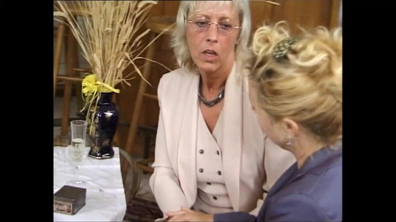 Muschi movie official: Uzun zamandır memnuniyetsiz olan bir MILF