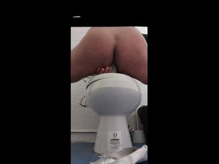 Fetish full feet: Joacă în baie la birou