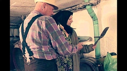 My Dirty Family: 老男人夫妇与农场操逼和射在毛茸茸的阴户上