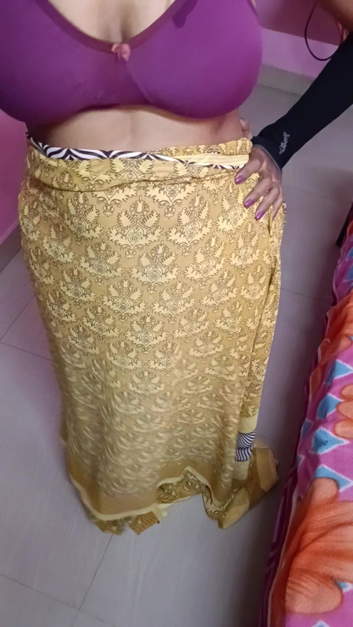 Reshmahotever: Tamil Hot Sari Dance