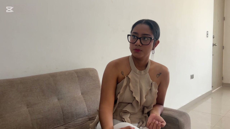 Bridney Star: Beni bir iş için tutuyorlar ve karşılığında yarak emmek zorunda...