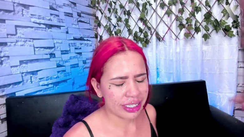 X Live Community: 대물 자지를 삼키는 라틴계 여자 소녀