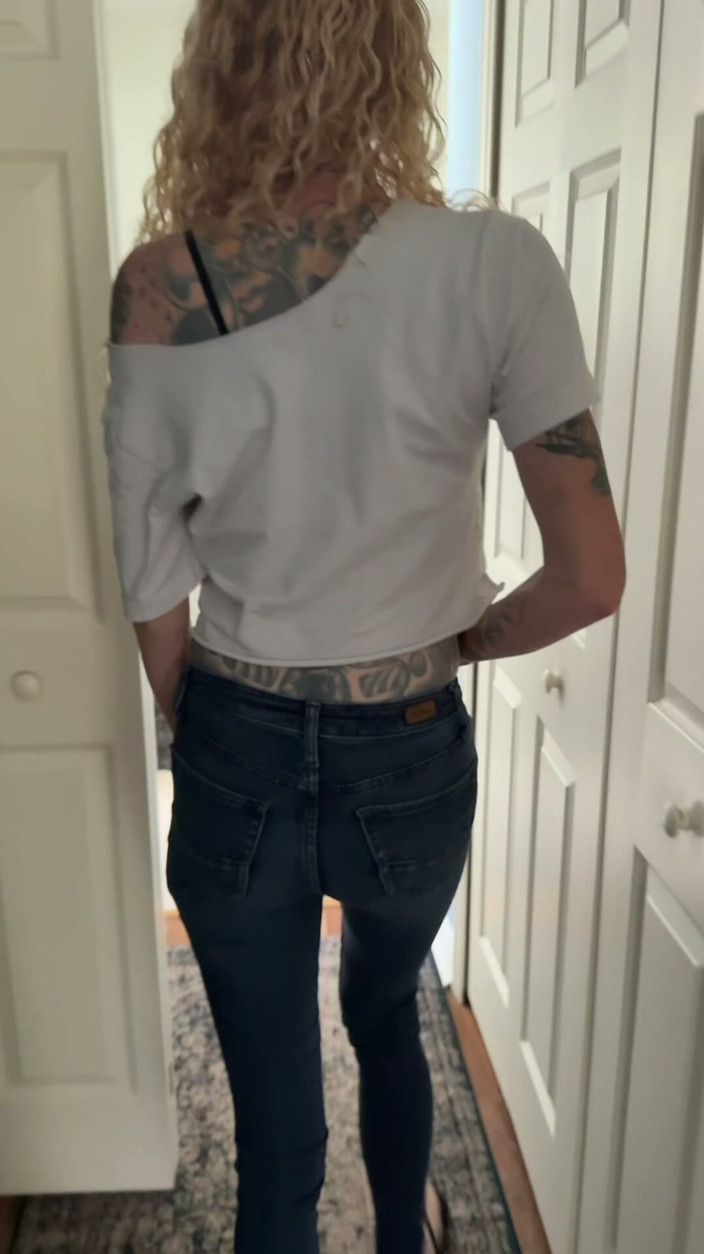 Mila Mynx: Striptease and Piss for stepdaddy