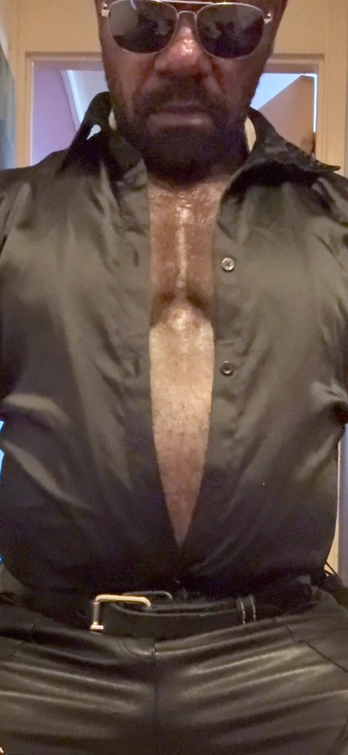 Black butt muscle: 흑인 대물 자지에게 따먹히는 핫한 금발 밀프