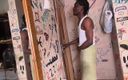Demi sexual teaser: Cậu bé châu Phi mơ mộng tưởng tượng