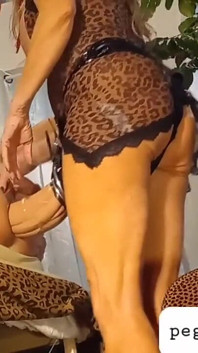 Fodendo sua bunda apertada com meu pau gigante e grosso
