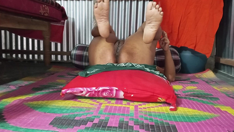 SAFI TV: Une tatie desi avec des vidéos sexy seuls à la maison