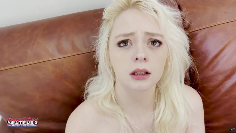 Brand New Amateurs: Blondă minionă cu țâțe mari Annie Archer cu vibrator înghițire pasională de...