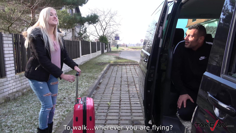 Take Van: Tânără blondă proastă înșelată de un șofer de taxi fals și cu picioarele...