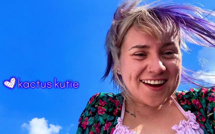 Kactus kutie: Sneaky Kissa på stranden