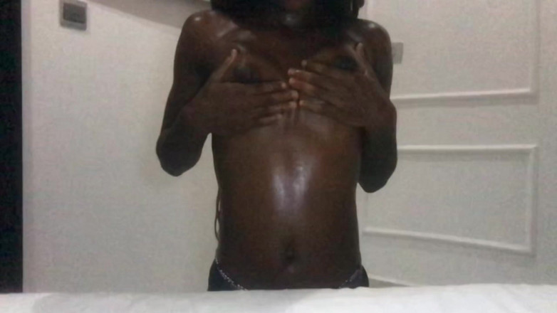 Browngurl234: 부드러운 기름을 은 흑누나 변태 작은 젖탱이 마사지 느린 관능적인 POV 댄스