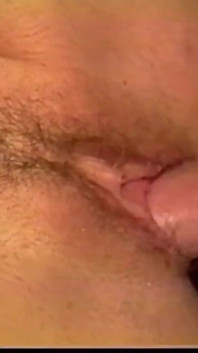 Succhia un grosso cazzo del suo ragazzo prima di essere scopata