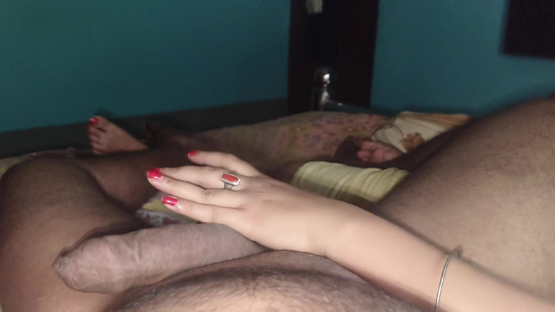 Angelmona: Hrajte si s penisem doma po obědě