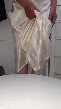 Satin vit lång underkläder fetisch sperma