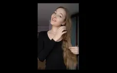 通常，在早上，我打开音乐并开始按照解开辫子和整理头发的节奏移动