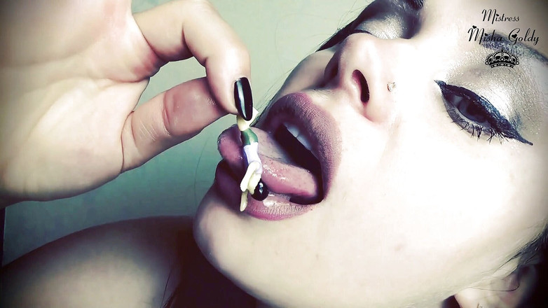Goddess Misha Goldy: 私の唇は――小さな人間にとって地獄への扉だ!