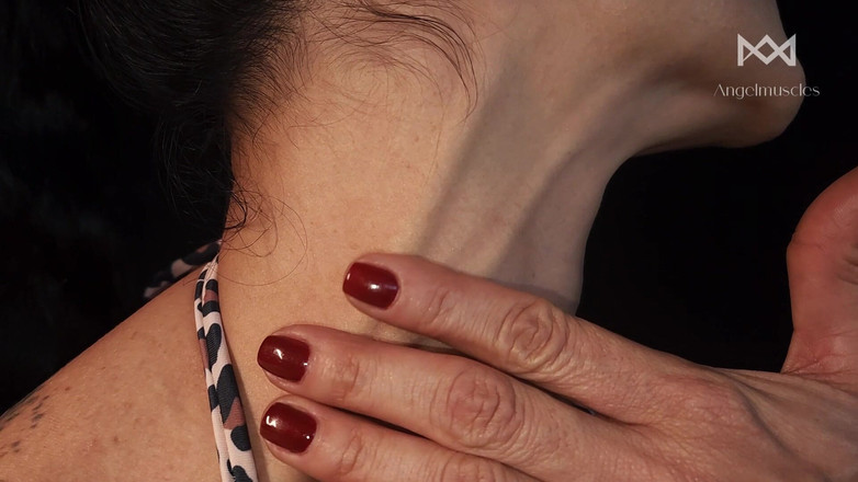 Angelmuscles: Shock Charge: De nacht dat ik overvoedde