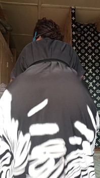 교회에 가기 전에 몸을 흔들다