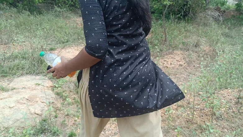 Pushpa studio: Vdané ženy daly svému příteli a užívají si kouření venku